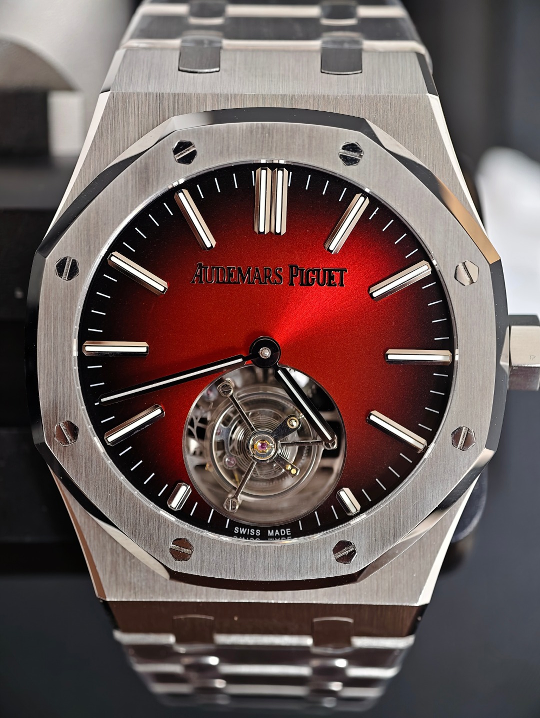 Audemars Piguet Roayl Oak Tourbillon, Red dial
