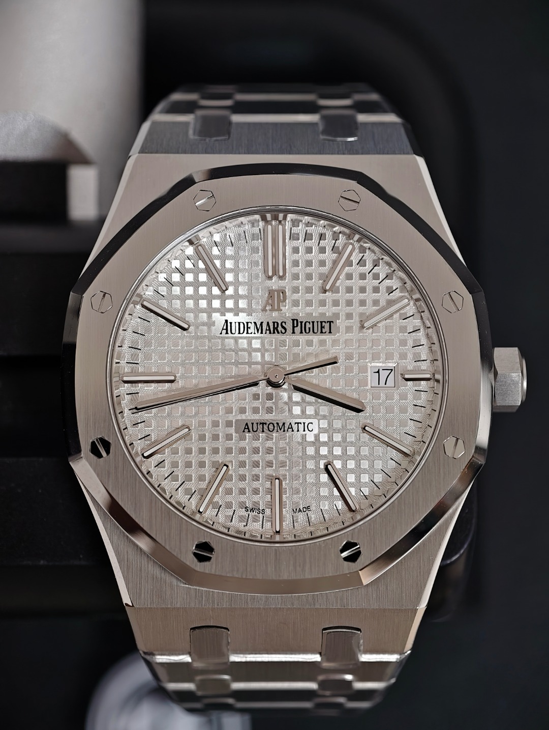 Audemars Piguet Royal Oak 15400, White dial
