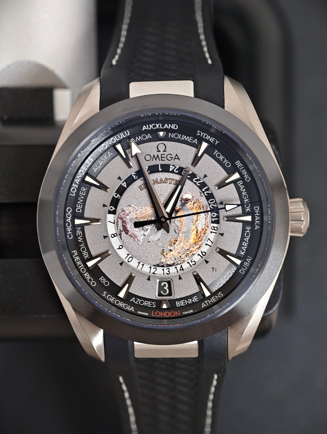 Omega Seamaster Aquaterra WorldTimer, Grey dial