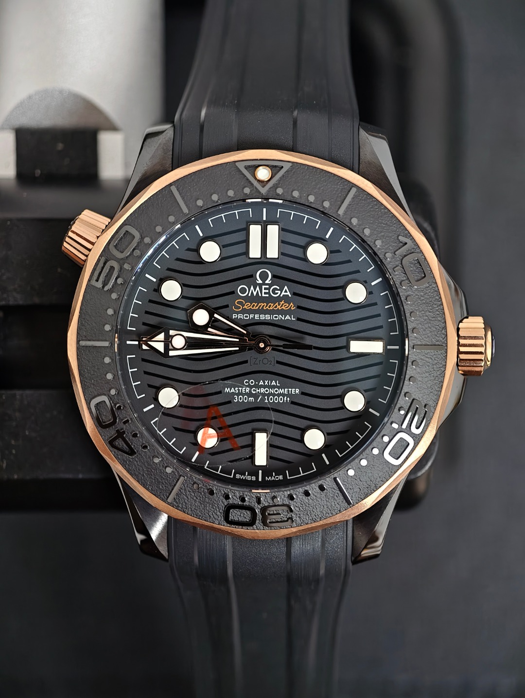 Omega Seamaster Rose Gold Rubber, Black dial