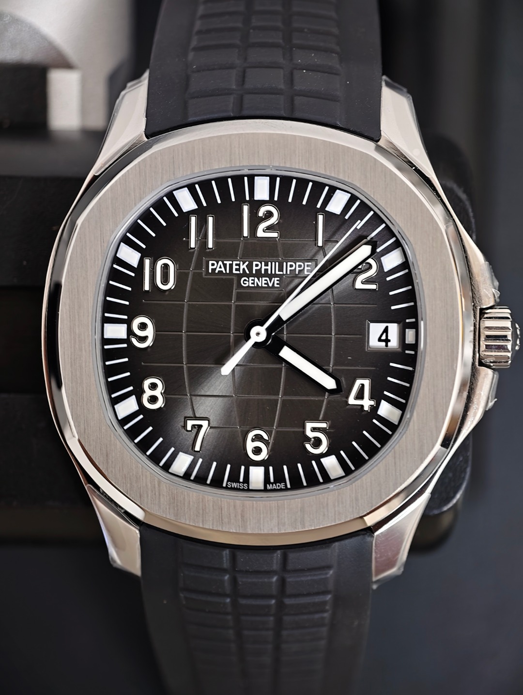 Patek Philippe Aquanaut Black, Black dial