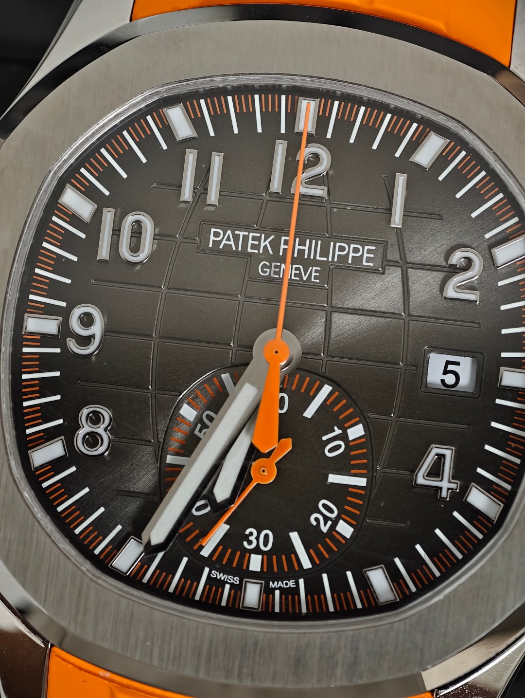 Patek Philippe Aquanaut Orange, Orange dial