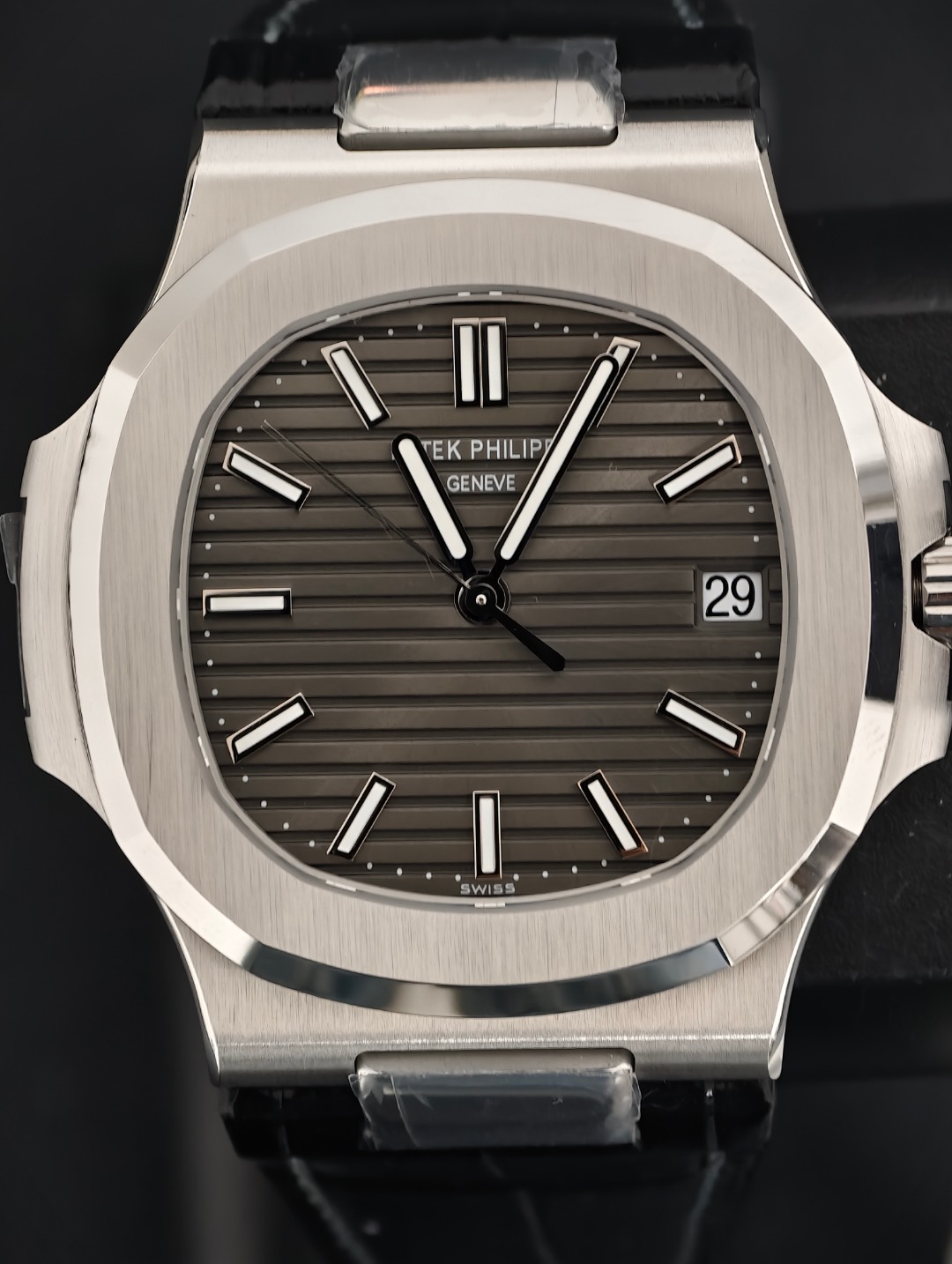 Patek Philippe Nautilus 5711 Grey, Grey dial