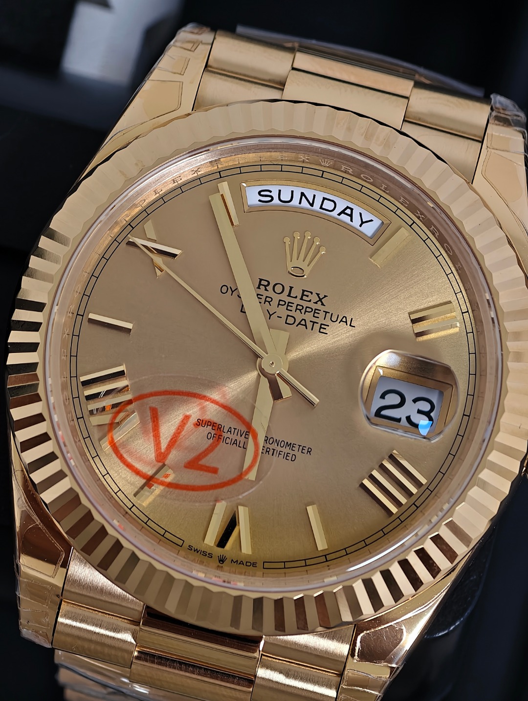 Rolex DayDate Full Gold, Gold dial