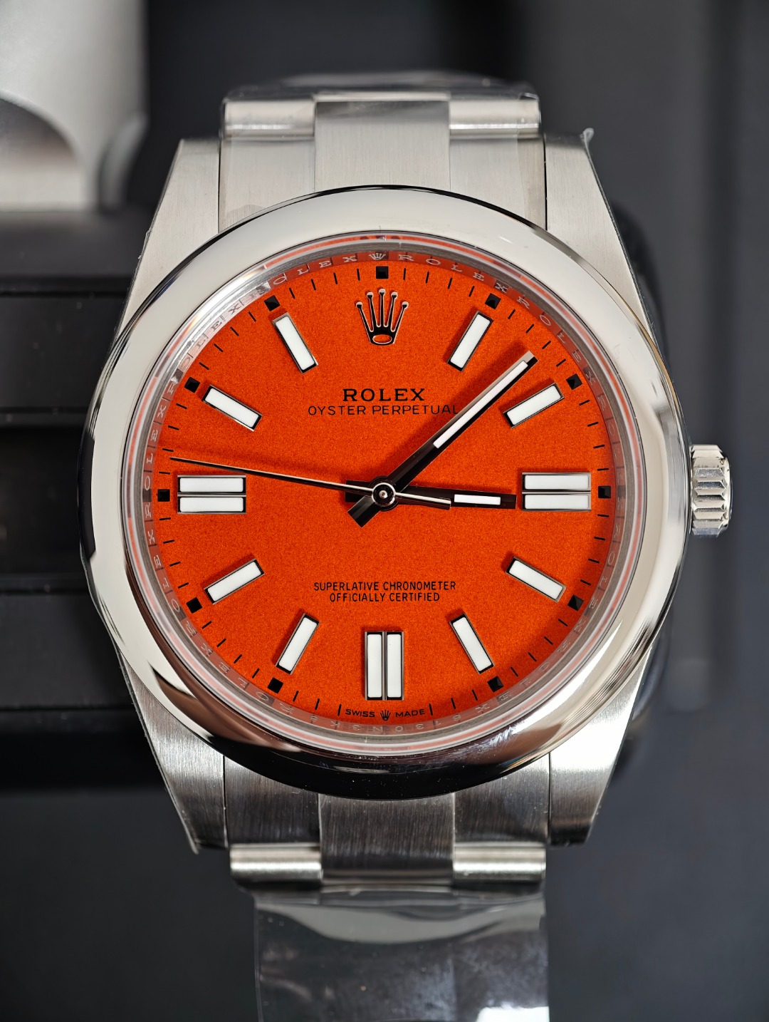 Rolex Oyster Red, Red dial